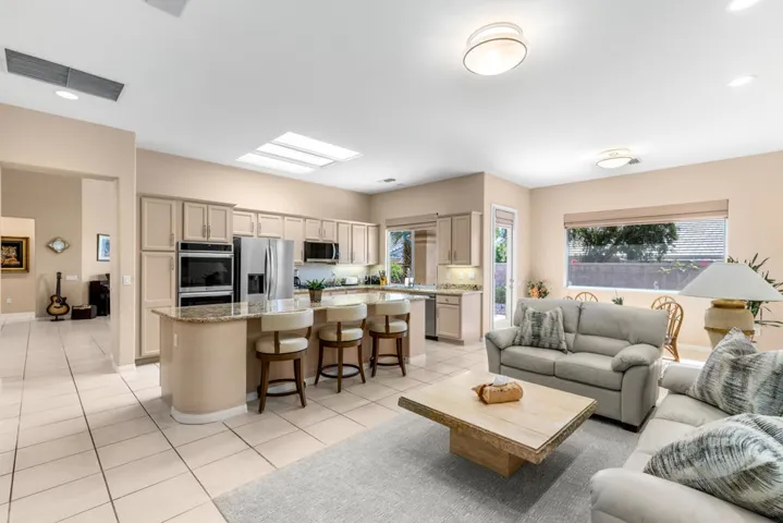37616 Pineknoll (36)