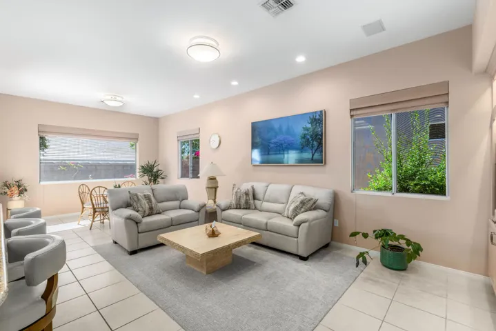 37616 Pineknoll (35)