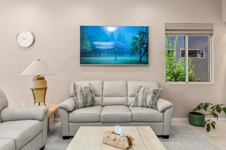 37616 Pineknoll (37)