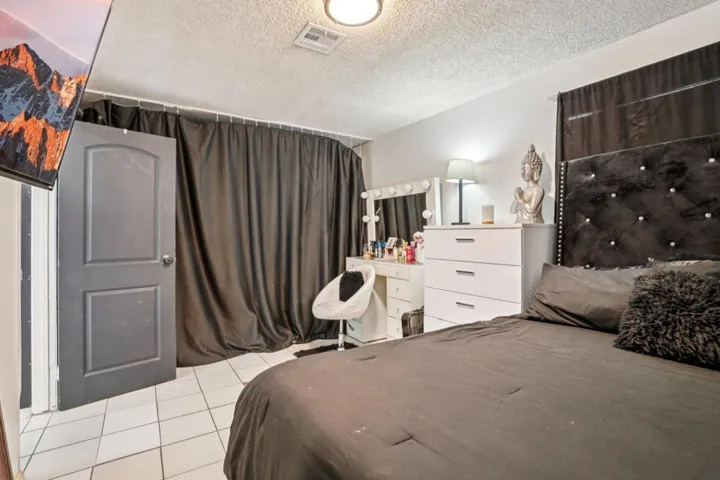 16-web-or-mls-Riviera Cir-S1210-014