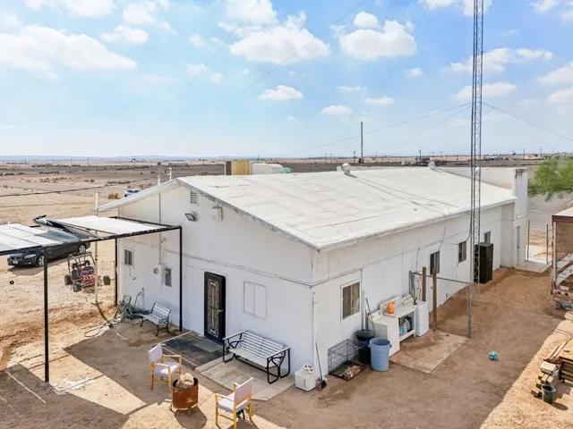 42-web-or-mls-Riviera Cir-S1210-040