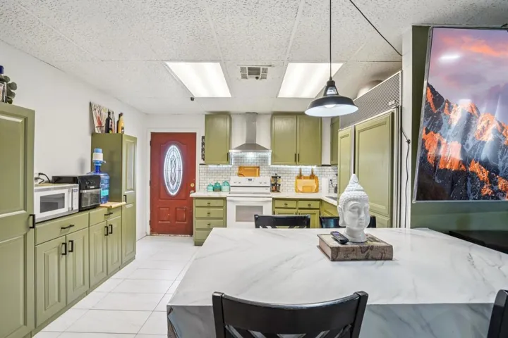 11-web-or-mls-Riviera Cir-S1210-009
