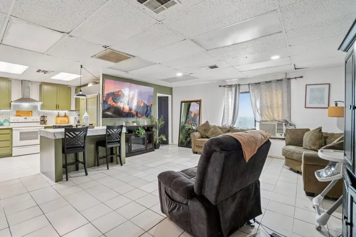 9-web-or-mls-Riviera Cir-S1210-007