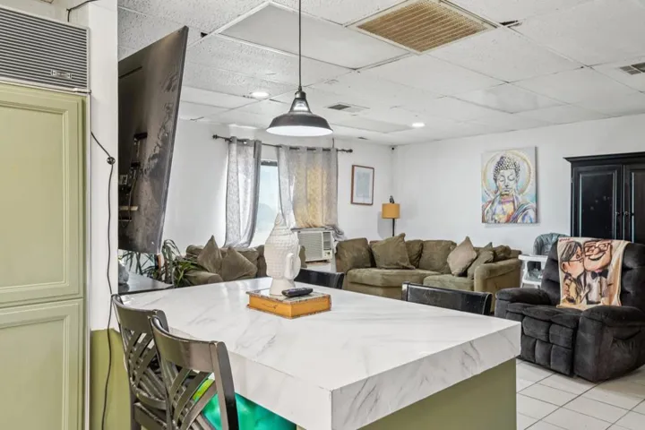 12-web-or-mls-Riviera Cir-S1210-010