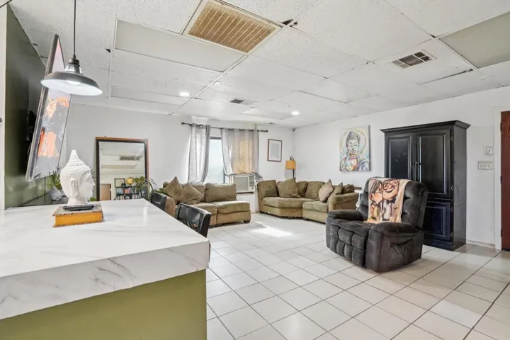 6-web-or-mls-Riviera Cir-S1210-004