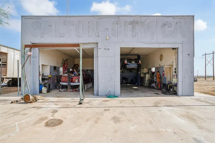 27-web-or-mls-Riviera Cir-S1210-025