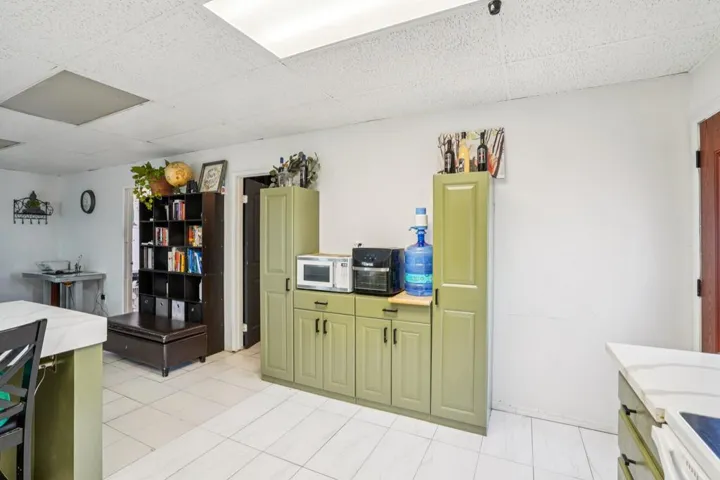 15-web-or-mls-Riviera Cir-S1210-013