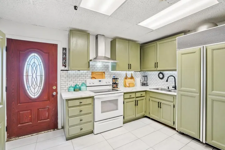 13-web-or-mls-Riviera Cir-S1210-011