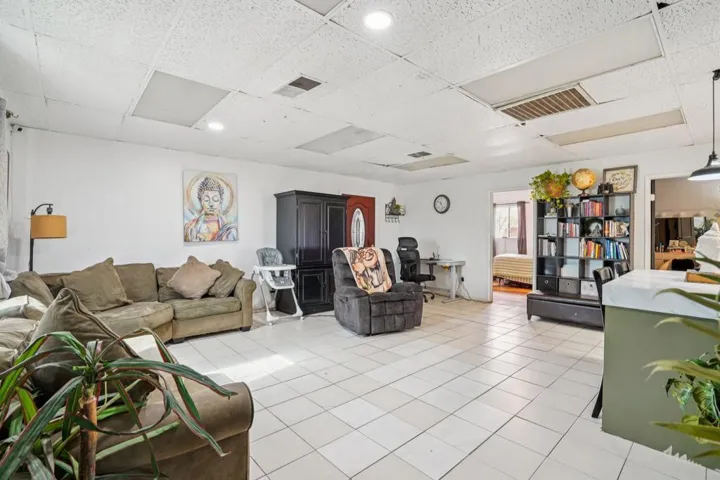 7-web-or-mls-Riviera Cir-S1210-005