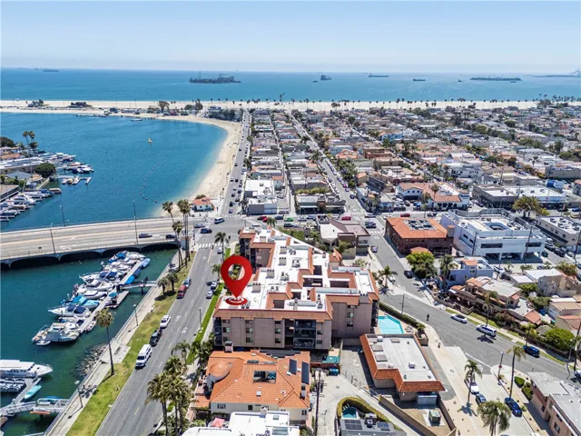 Amazing location near 2nd Street, the bay and the ocean.