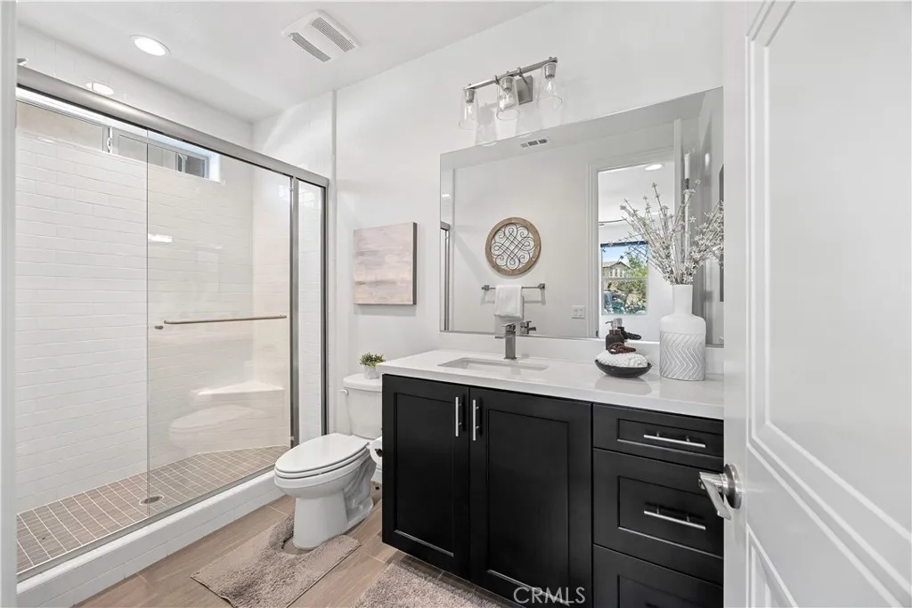 Downstairs private guest bath