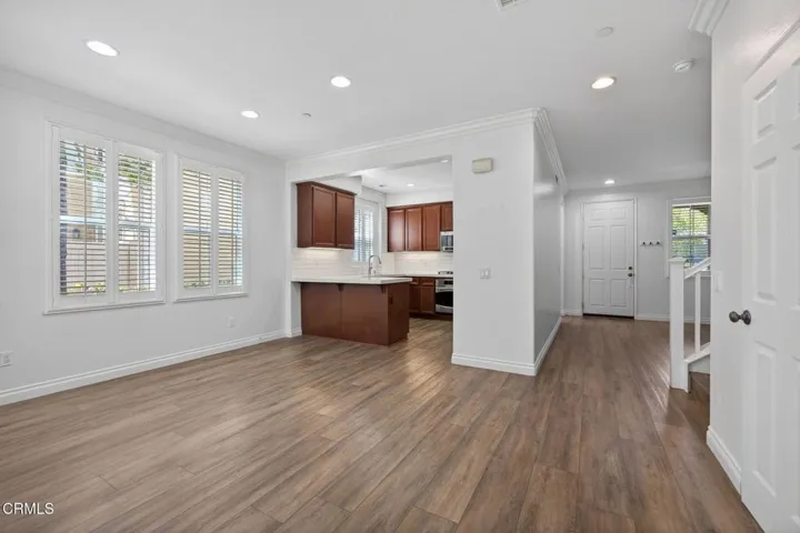 3258 familyroom to front door