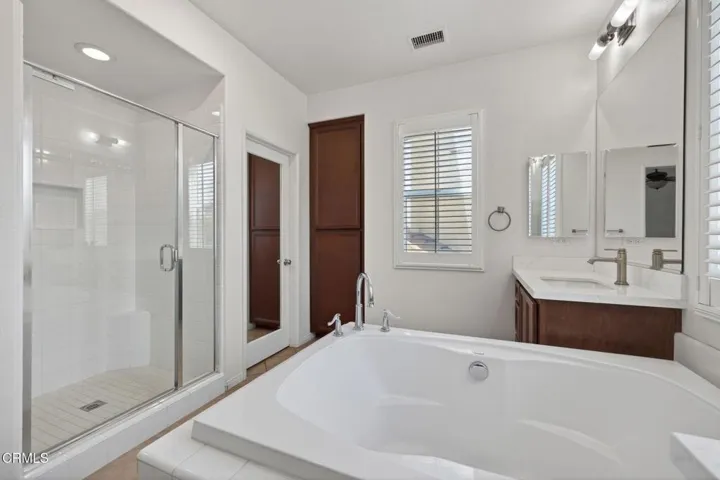 3258 main bath shower