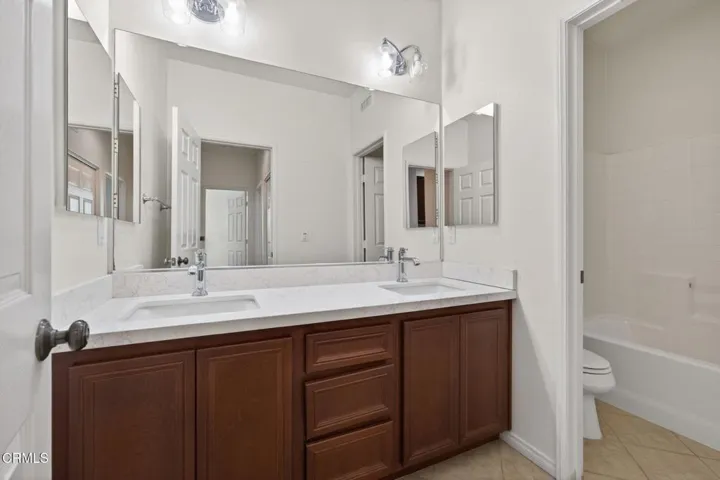 3258 2nd bath double sinc