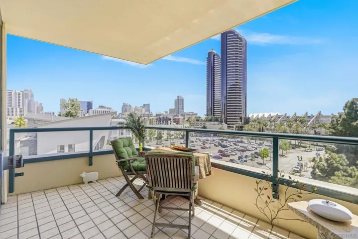 https://tours.curb360.com/public/photos/243279056#&gid=1&pid=59