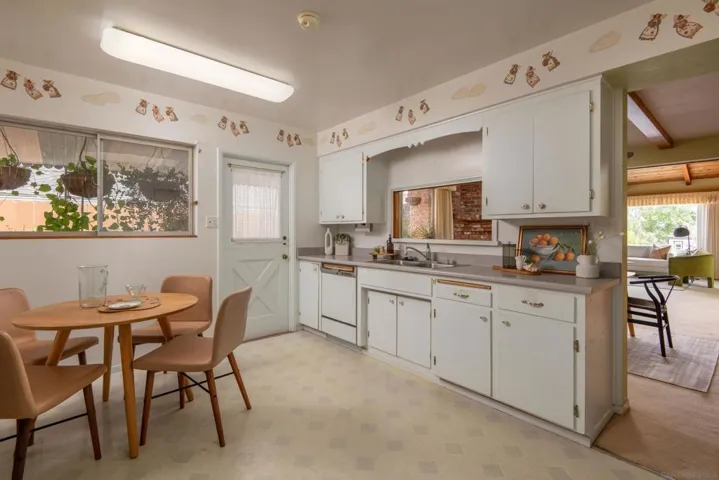 1726 Archer, San Diego, California 92109