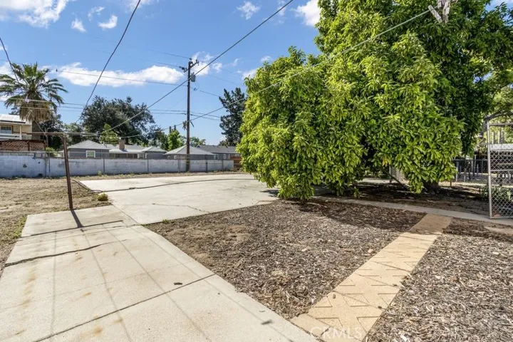 3016 Muscupiabe, San Bernardino, California 92405
