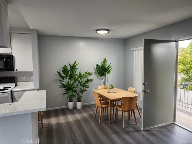 Entry - online staged furniture