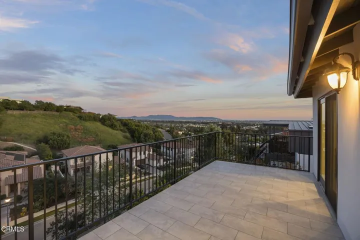 13-web-or-mls-Upmarketmedia_542Val-twi-0