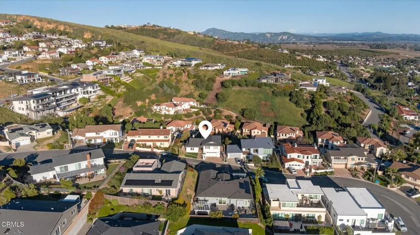 68-web-or-mls-Upmarketmedia_542Val-aer-0