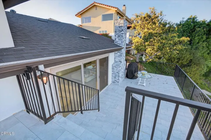 57-web-or-mls-Upmarketmedia_542Val-125