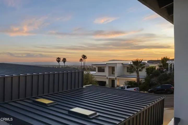 15-web-or-mls-Upmarketmedia_542Val-twi-0