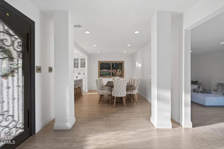 23-web-or-mls-Upmarketmedia_542Val-019