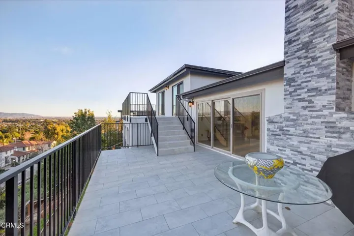 58-web-or-mls-Upmarketmedia_542Val-127