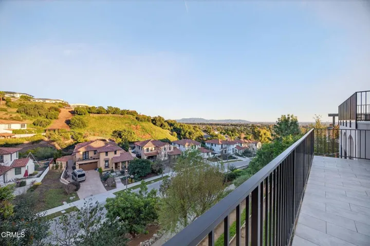 60-web-or-mls-Upmarketmedia_542Val-135