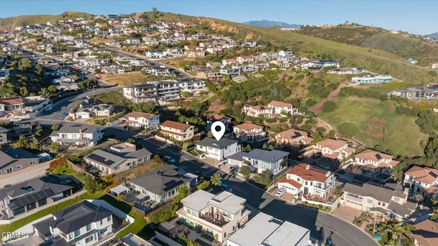 67-web-or-mls-Upmarketmedia_542Val-aer-0