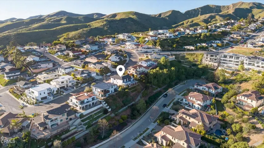 71-web-or-mls-Upmarketmedia_542Val-aer-0