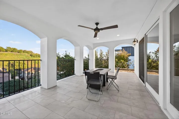 52-web-or-mls-Upmarketmedia_542Val-111
