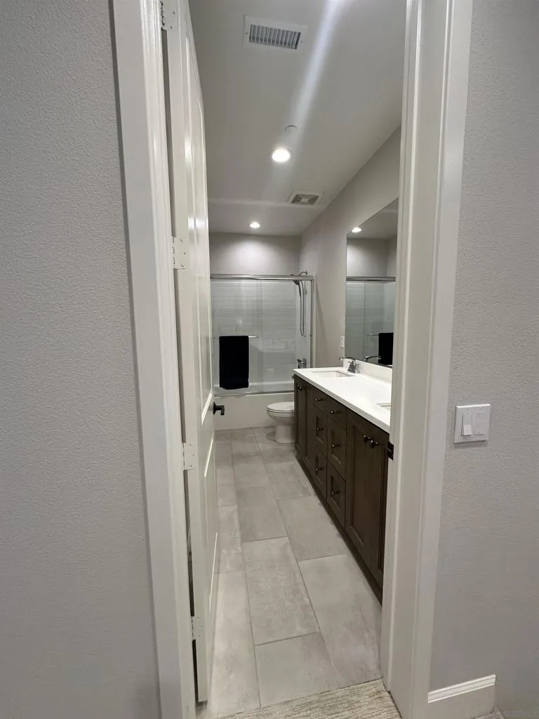 Upstairs full bathroom