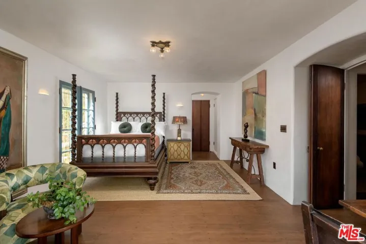 Guest Bedroom Suite