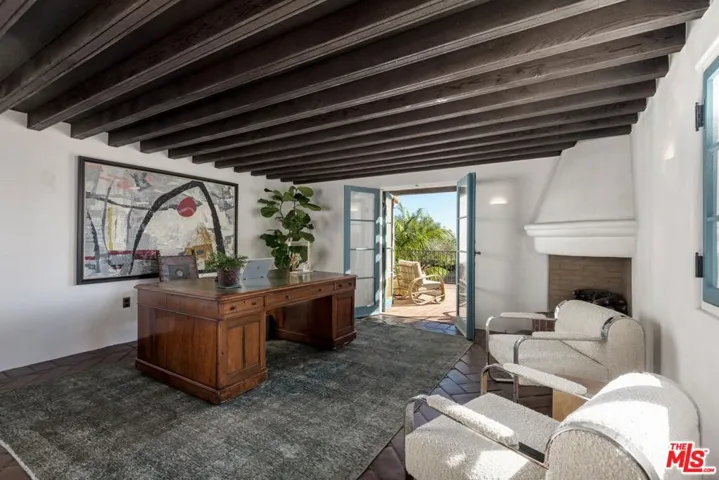 Office/ Bedroom Suite