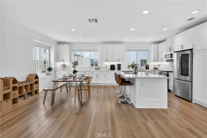 12903 Calabria, La Mirada, California 90638