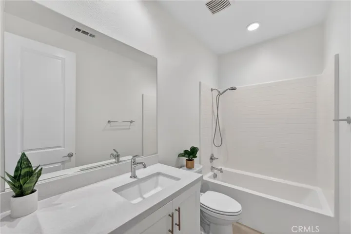 12903 Calabria, La Mirada, California 90638
