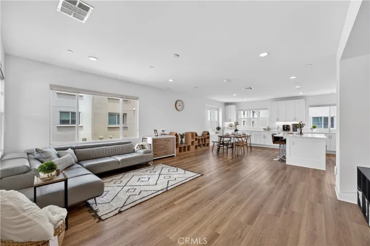 12903 Calabria, La Mirada, California 90638