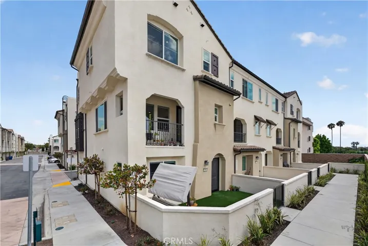 12903 Calabria, La Mirada, California 90638