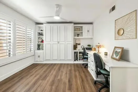 MURPHY BED