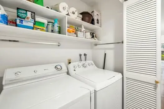 LAUNDRY CLOSET