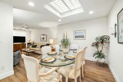 MORE DINING