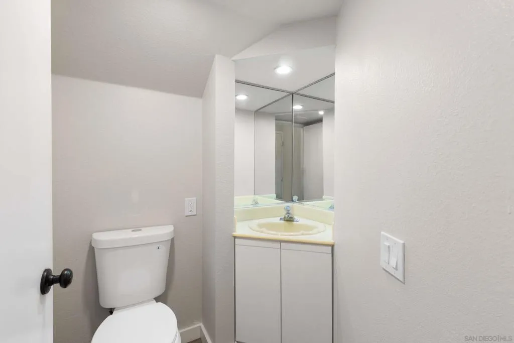 1/2 Bath