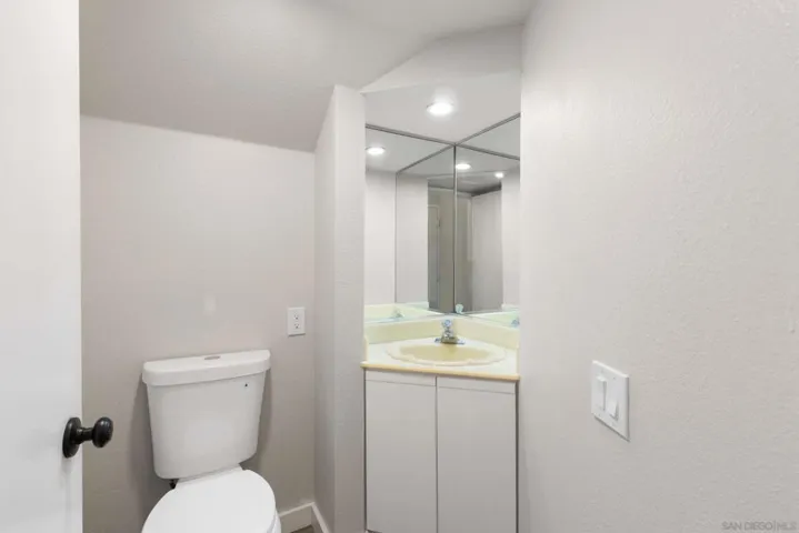 1/2 Bath