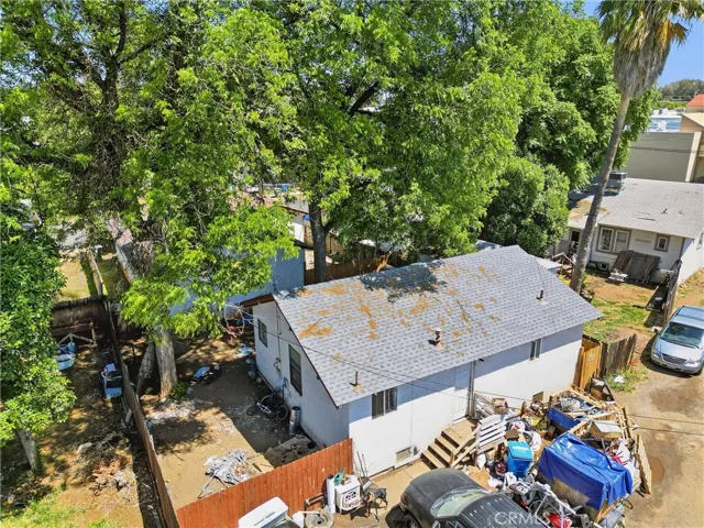 Rear home in process of being vacated.