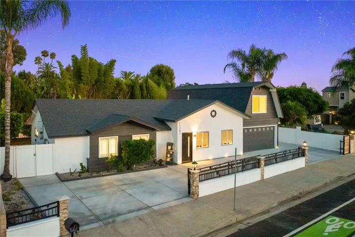 3BD - 3Bath - 2 Car Garage
