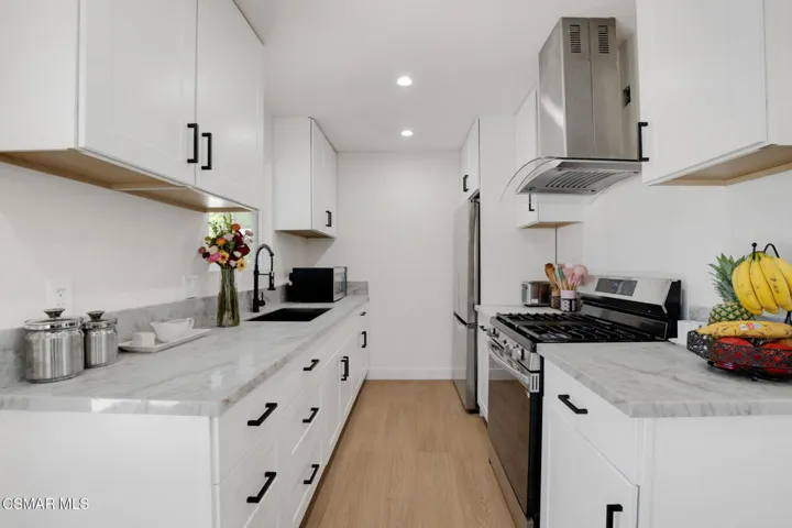 7859 Sancola Ave  -  HsHProd-14