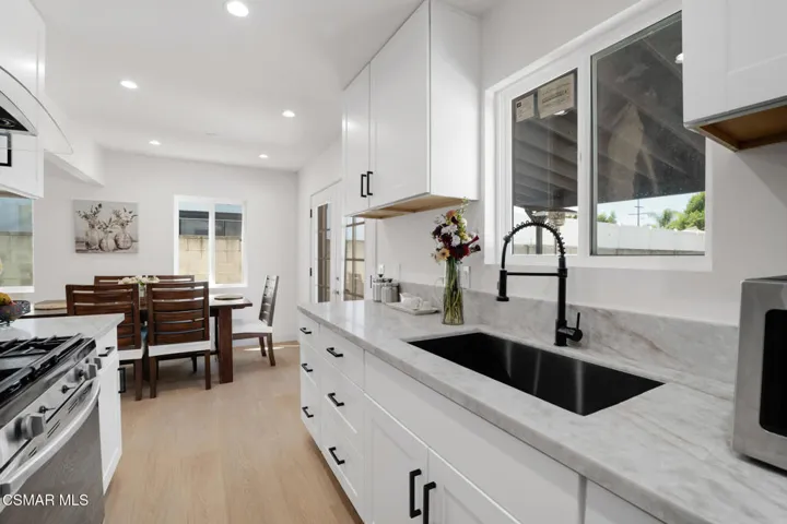 7859 Sancola Ave  -  HsHProd-15