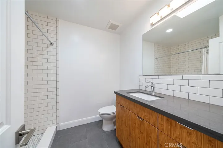 Low step walk in shower