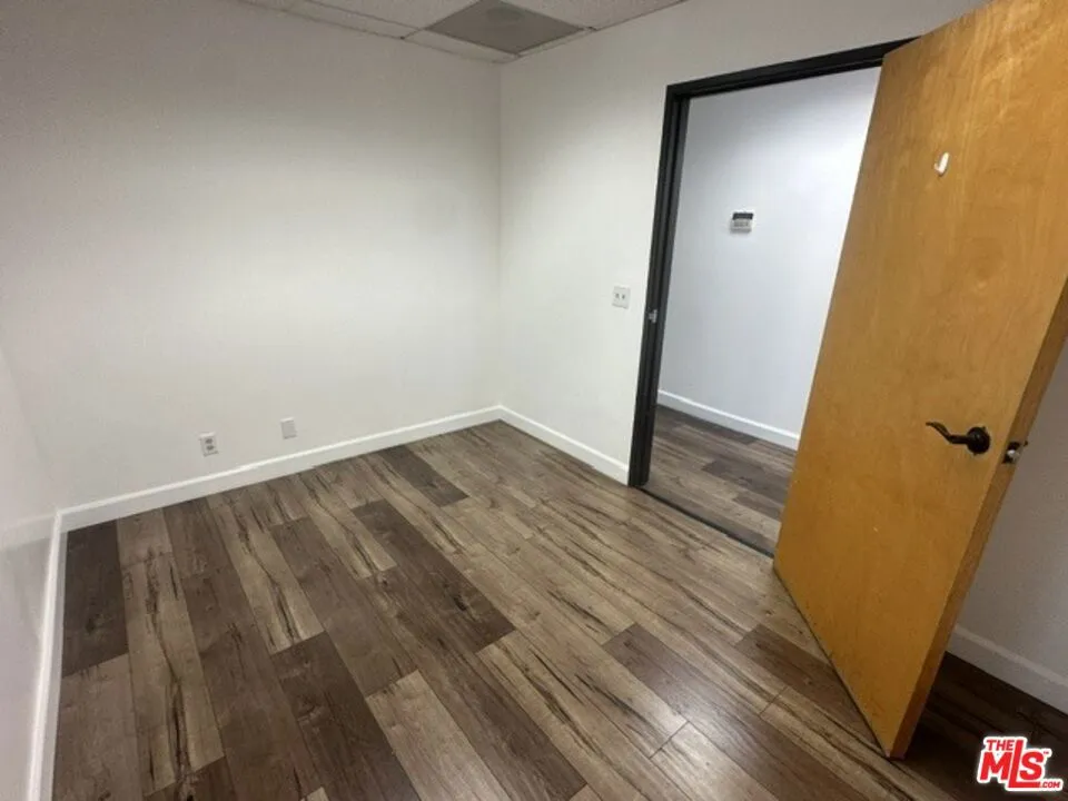 PRIVATE OFFICE 2